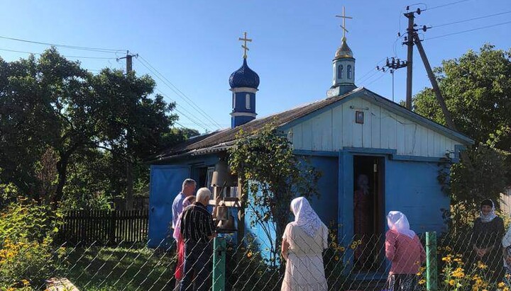 Переобладнаний із вагончика храм у с. Бадівка. Фото: rivne.church.ua