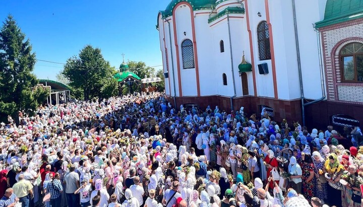 Богослужение в Аннинском монастыре. Фото: Фейсбук Черновицкой епархии