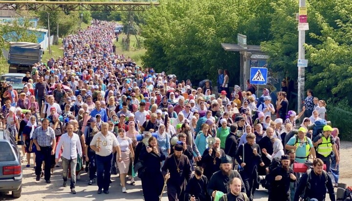 Влада Рівненської області заборонила проведення хресних ходів