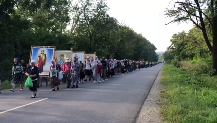 Procesiunea Calea Crucii a Bisericii Ortodoxe Ucrainene la Poceaev. Imagine: UJO