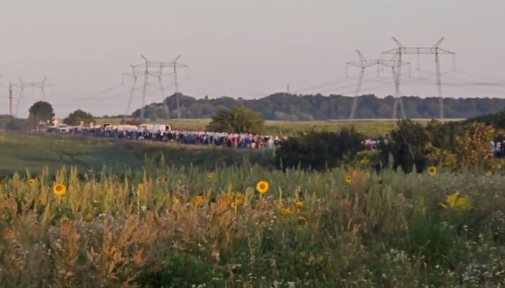 Procesiunea religioasă Calea Crucii a Bisericii Ortodoxe Ucrainene în regiunea Ternopil. Imagine: canalul Telegram "Lavra now"