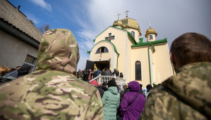 «Миряни» випустили відеоролик про технологію ПЦУ з захоплення храмів