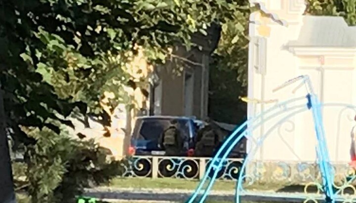 People in military uniforms near the Korets Convent. Photo: spzh.news