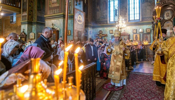 საღმრთო ლიტურგია კიევში მდებარე ღვთისმშობლის საფარველის სახელობის ეკლესიაში. ფოტო: news.church.ua