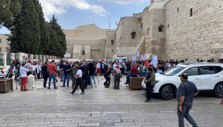 A peaceful rally near the Church of the Nativity of Christ in Bethlehem. Photo: orthodoxianewsagency.gr