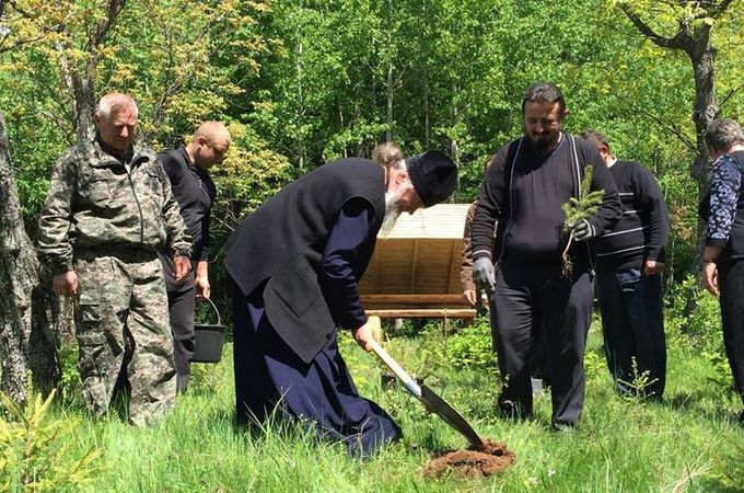 Єпископ УПЦ молився за мир на одній з найвищих вершин в Україні