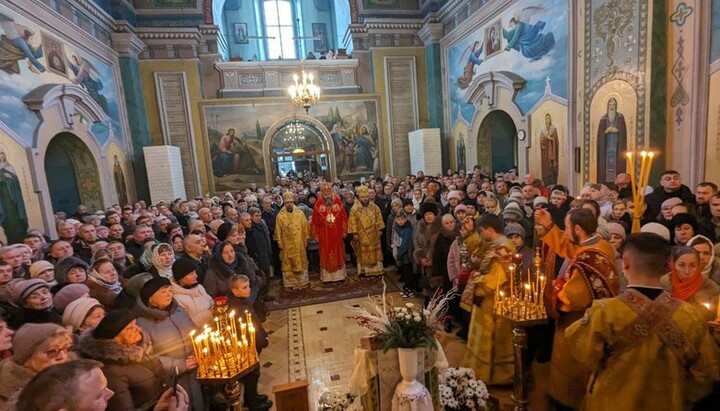 «Служба» ПЦУ в Николаевском соборе Кременца. Фото: suspilne.media