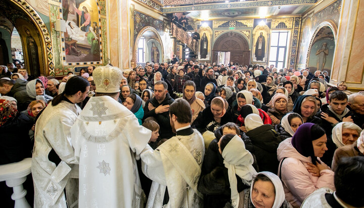 სადღესასწაულო ლიტურგია კიევ-პეჩერის ლავრაში. ფოტო: facebook.com/MitropolitAntoniy