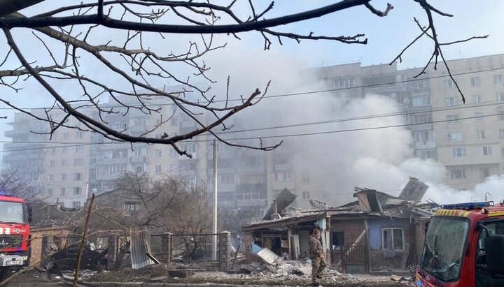 Внаслідок атаки на Хмельницький загинули двоє людей і ще мінімум 8 поранено. Фото: vsim.ua