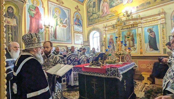 Prayer for the victims of the missile attack on Chernihiv in Nizhyn Eparchy. Photo: t.me/nizhin_eparkhia