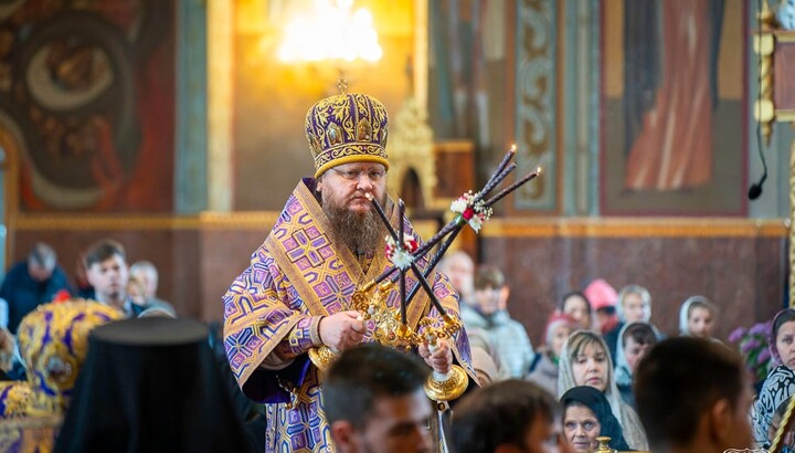 Митрополит Феодосій очолює літургію у соборі УПЦ у Черкасах. 21 квітня 2024 р. Фото: cherkasy.church.ua