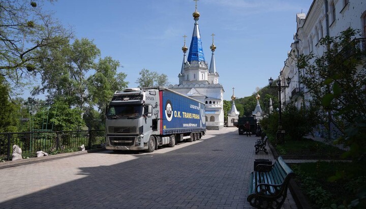 Помощь Святогорской лавре от Хмельницкой епархии УПЦ. Фото: t.me/khm_upc