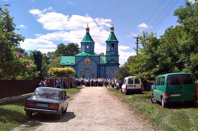 Война за храм в Катериновке продолжается