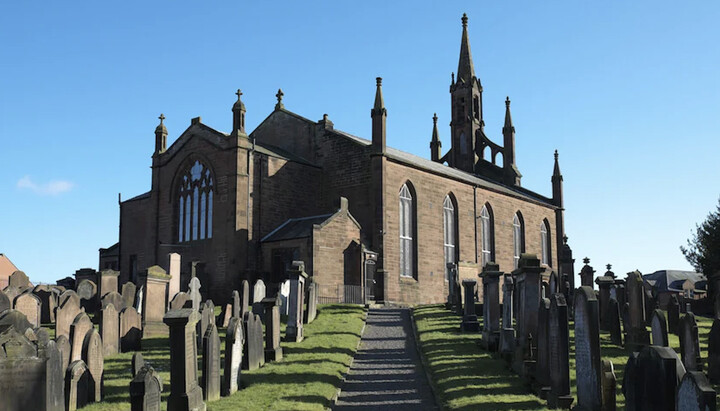 Неоготический St Mary's Greyfriars в Дамфрисе, выставленный на продажу за 38 000 фунтов. Фото: telegraph.co.uk