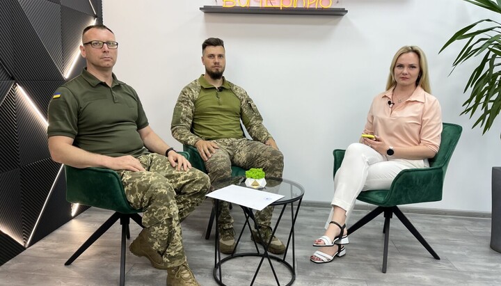 OCU chaplain Volodymyr Ridnyy in the Vycherpno studio. Photo: vycherpno