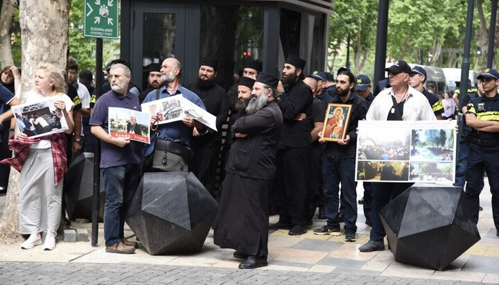 Διαδήλωση στην Τιφλίδα για την υποστήριξη της UOC. Φωτογραφία: sputnik-georgia.ru