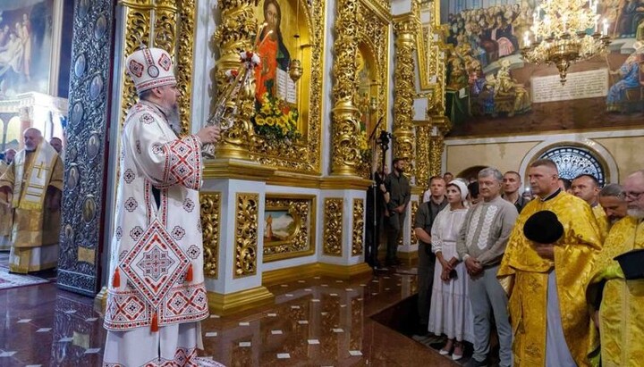 Порошенко в Успенском соборе Киево-Печерской Лавры на "службе" ПЦУ. Фото соцсети Порошенка