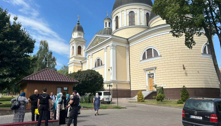 Свято-Духовский кафедральный собор УПЦ в Черновцах. Фото: Хорошие Черновцы