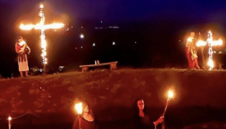 Горящие кресты в Косово. Фото: eparhija-prizren.com