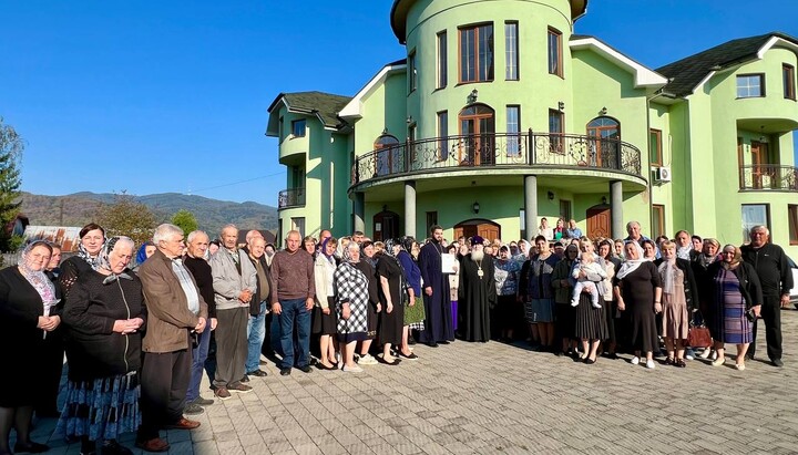 Парафія, яка відстояла священників у ТЦК, зустрілася з митрополитом Марком