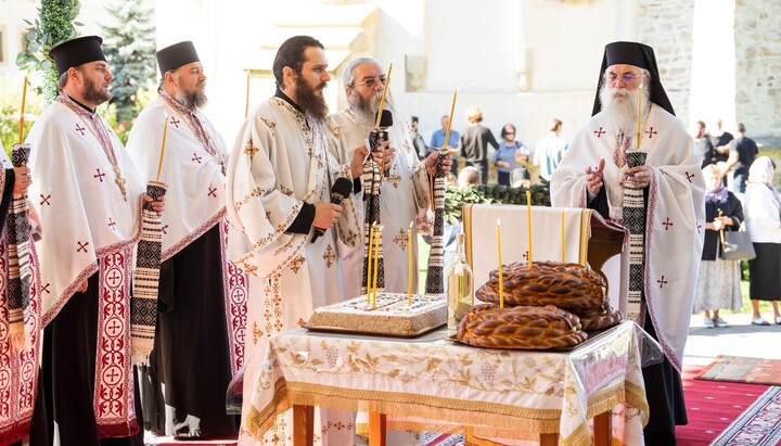 În mănăstirea românească Putna a avut loc o slujbă de pomenire pentru soldații căzuți ai Ucrainei. Imagine: Eparhia Cernăuților și Bucovinei