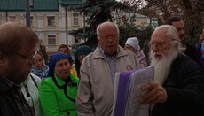 Вірю, що Богородиця не залишає Лавру – учасник молитовного стояння