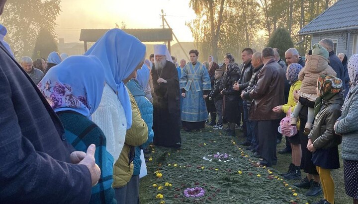 Приход УПЦ в честь Покрова Пресвятой Богородицы в селе Замостье. Фото: Черновицко-Буковинская епархия 