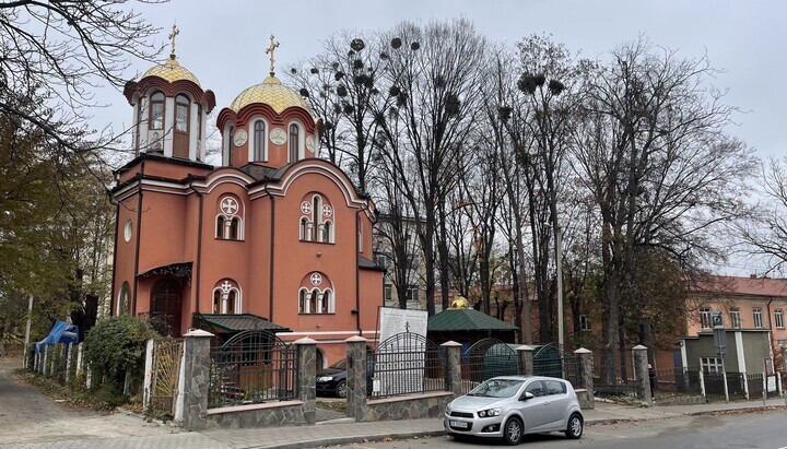 Приход УПЦ Пантелеимона Целителя в Черновцах отстаивает свои права на храм в суде. Фото: suspilne.media/chernivtsi