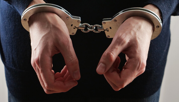 Man's hands in handcuffs. Photo from open sources