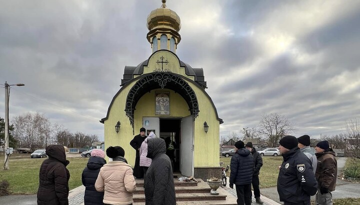 Захват Свято-Троицкого храма УПЦ в селе Пасечная. Фото: Фейсбук настоятеля прихода