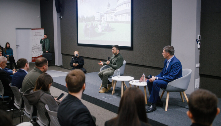 Володимир Зеленський на зустрічі із студентами УКУ. Фото: УКУ