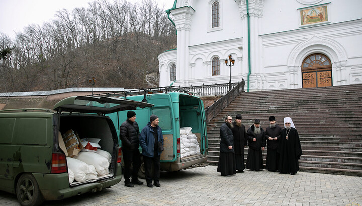 Митрополит Августин и клирики УПЦ в Святогорской лавре. Фото: svlavra.church.ua