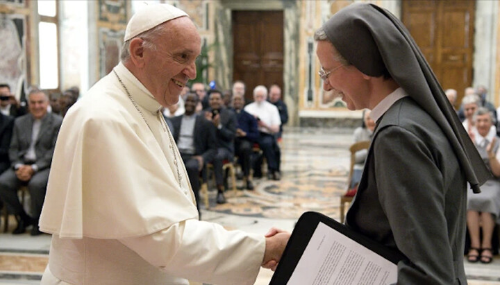 Папа римський з новим префектом Ватикану. Фото: catholicnewsagency.com