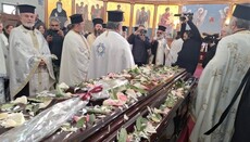 Thousands of faithful in Albania revere the body of the late Abp Anastasios