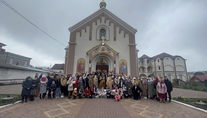 Comunitatea parohiei în cinstea Sfântului Mc. Gheorghe din Storojineț. Foto: Primul Kozațki