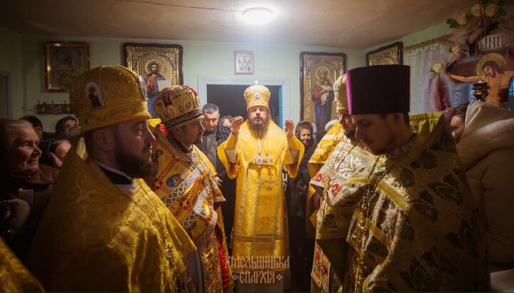 Worship service in Zastavky. Photo: Facebook of the Khmelnytsky Eparchy