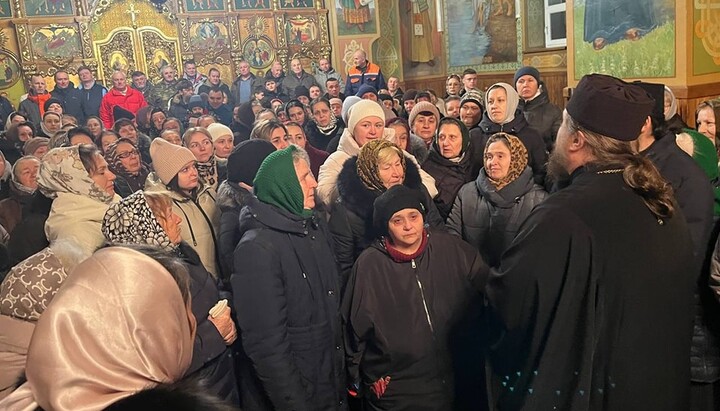 Parish meeting at the Nativity of the Mother of God Church in Zastavna. Photo: Community's Facebook Page