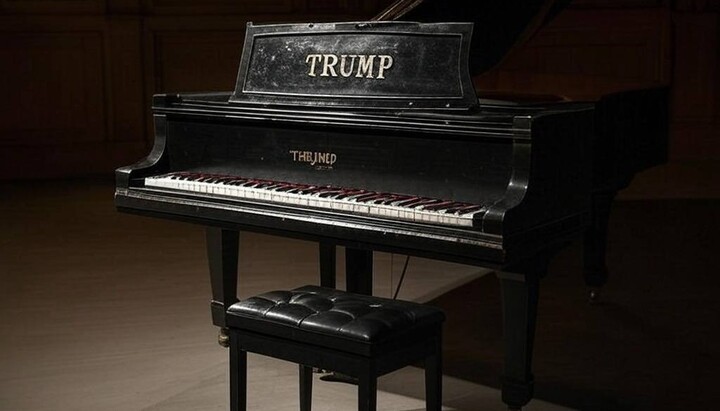 The piano with Trump’s name. Photo: FB page of "95 Quarter"