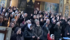 1300 прихожан в Хотине проголосовали за верность УПЦ