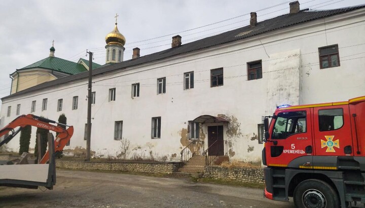 Fire at the grounds of St. Nicholas Cathedral in Kremenets. Photo: State Emergency Service of Ukraine