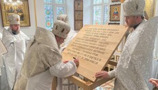 Metropolitan Ephraim consecrates a house church of St. Ephraim of the Caves