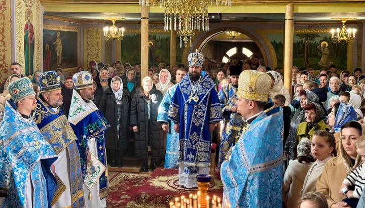 In Zakarpattia’s Stroyne, Bishop Hilary consecrates a new altar