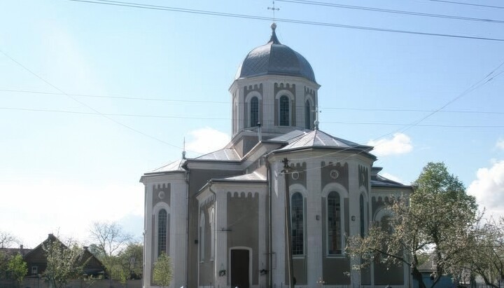 UOC сhurch in Hlyboka under threat: violent seizure looms