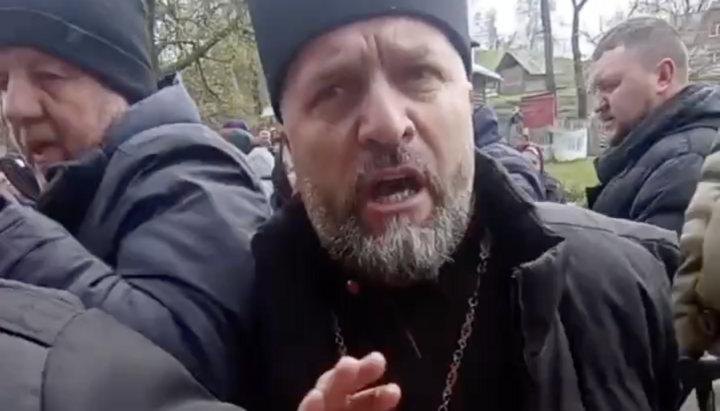 На завладяването на храма УПЦ в Горни Становци ПЦУ докарваше хора от други села.