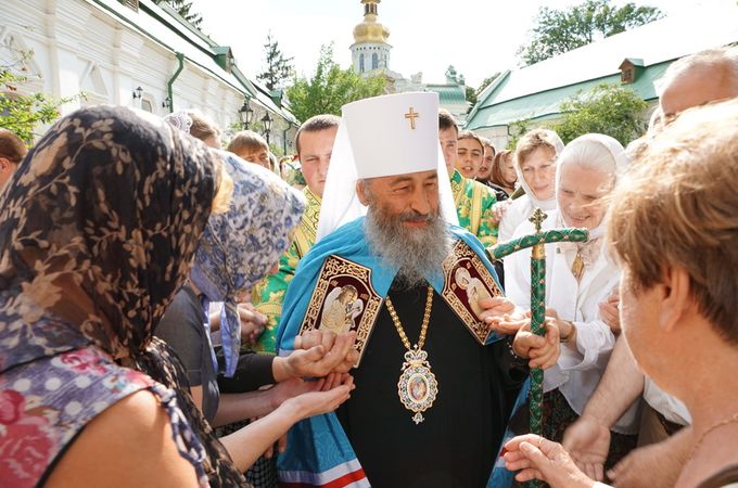 Предстоятель УПЦ – выпускникам Киевских духовных школ: Бог поставил нас, чтобы помочь хорошим людям стать лучше