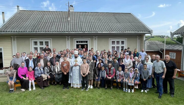 Гонимая община УПЦ в Заболотье. Фото: ФБ-страница «Вірні Чернівецько-Буковинської єпархії УПЦ»