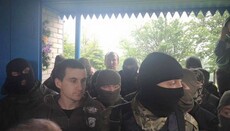 «Правий сектор» похвалився селфі в захопленому в Колосовій храмі УПЦ