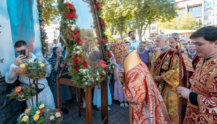 Preafericitul Mitropolit Onufrie în Biserica Sfântul Ilie din Kiev. Fotografie: BOUkr