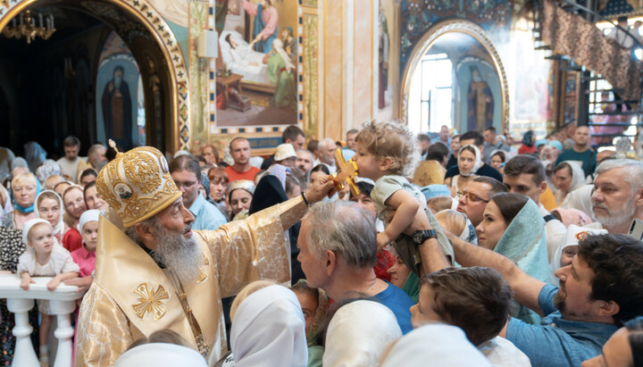 Preafericitul Mitropolit Onufrie a condus Liturghia la Lavra Peșterilor din Kiev