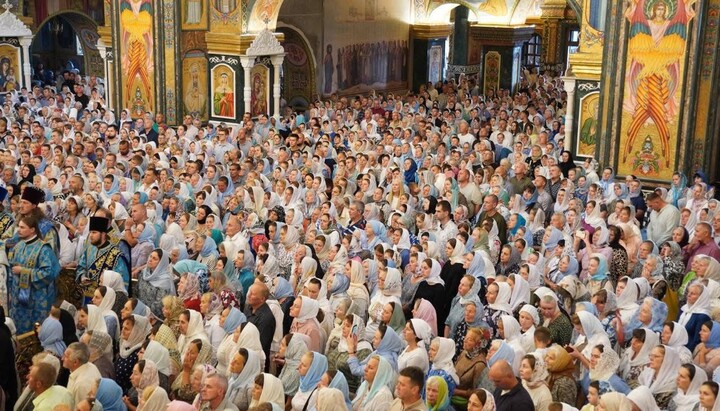 Αγρυπνία την παραμονή του εορτασμού της εικόνας της Παναγίας του Ποτσάεβ. Φωτογραφία: Λαύρα του Ποτσάεφ